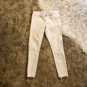 Articles of Society. Size 27 white raw hem skinny jeans